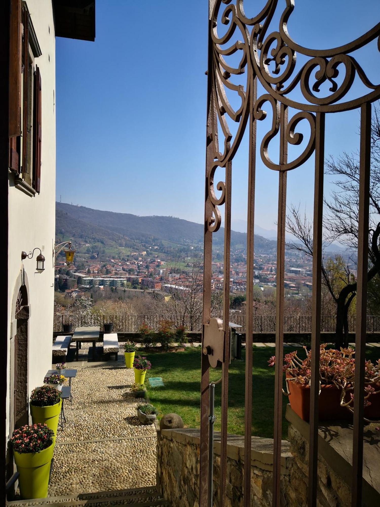 B&B Dimora Delle Donnole Bergamo Alta Eksteriør billede