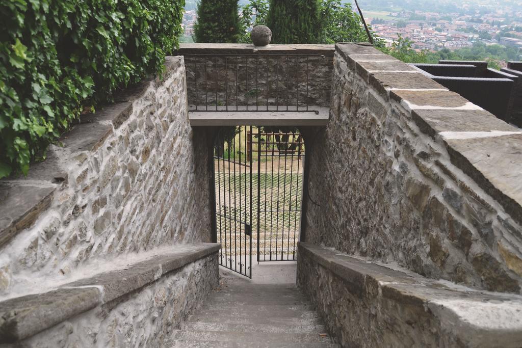 B&B Dimora Delle Donnole Bergamo Alta Eksteriør billede
