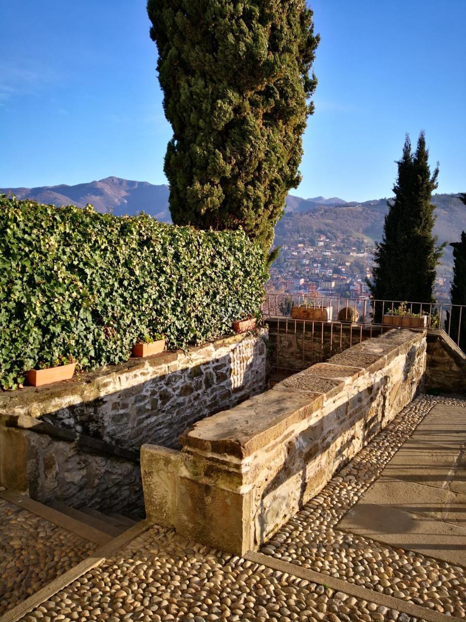 B&B Dimora Delle Donnole Bergamo Alta Eksteriør billede